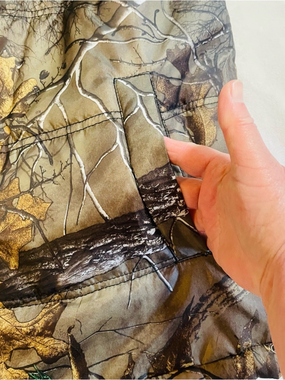 Realtree Men's Camo XXL Puffer Reversible Vest - Brown/Green/Black Broken Zipper - Picture 3 of 16